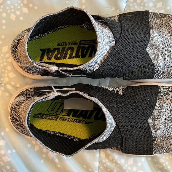 Unnatural Nike running free and flexible in black and white size 8 - Picture 2 of 6